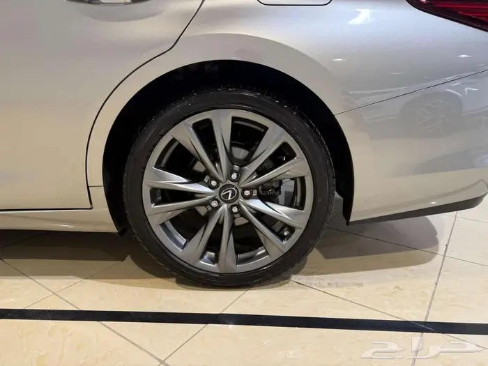 2021 لكزس ES 350 F SPORT 7