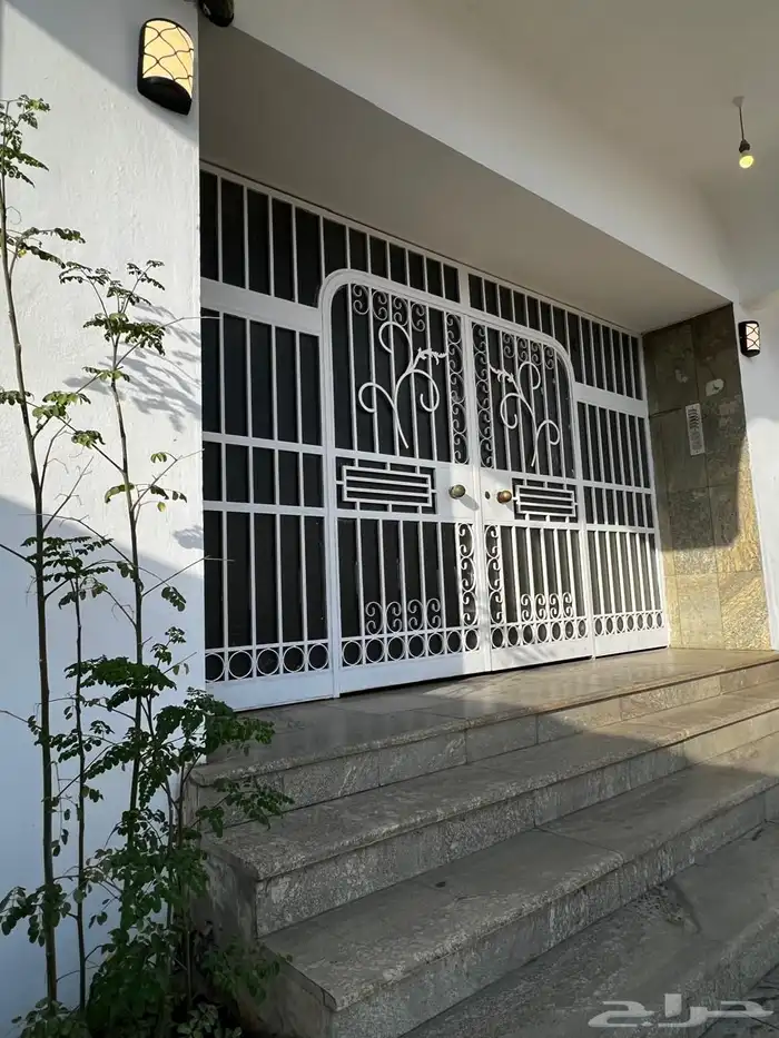 عمارة سكنية مميزة على شارعين للبيع . 2