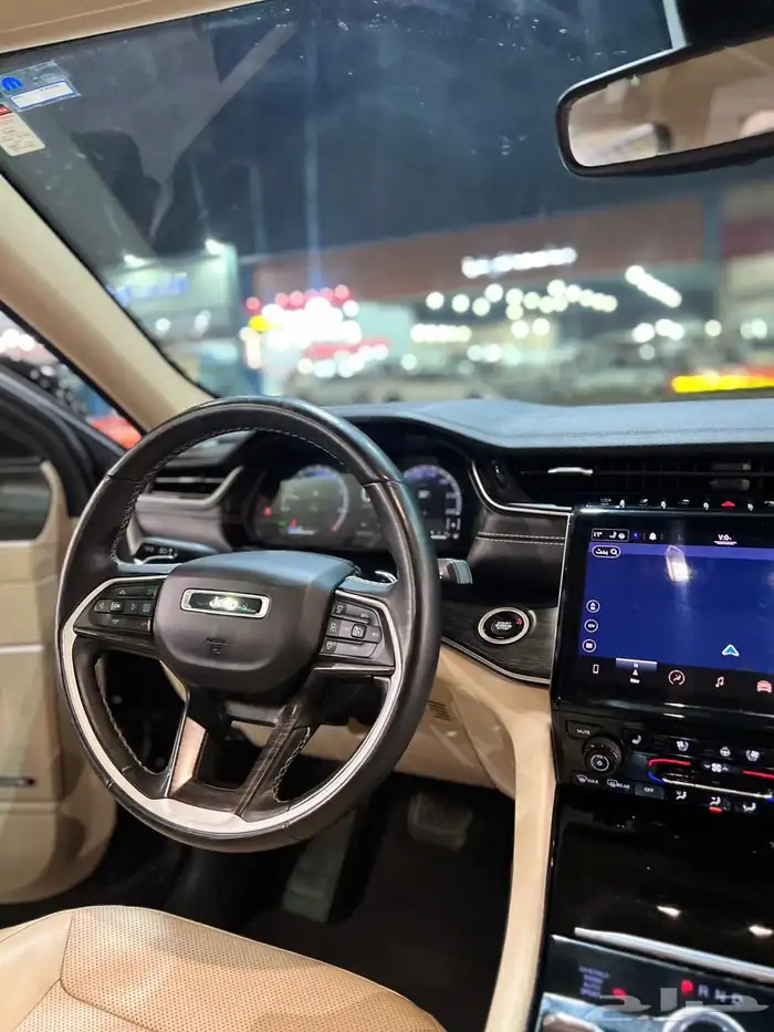 جيب قراند شيروكي 2021 لميتد L 14