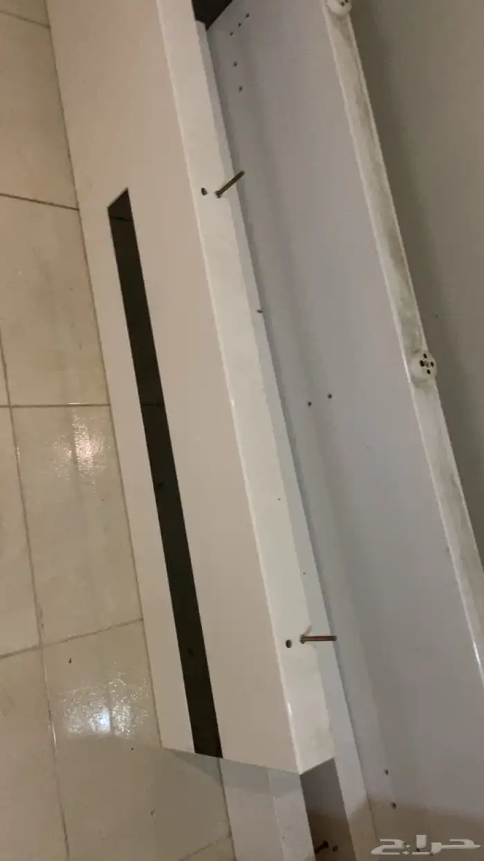 سكرابات حديد وخشب طاولة وسرير وأجهزه 5