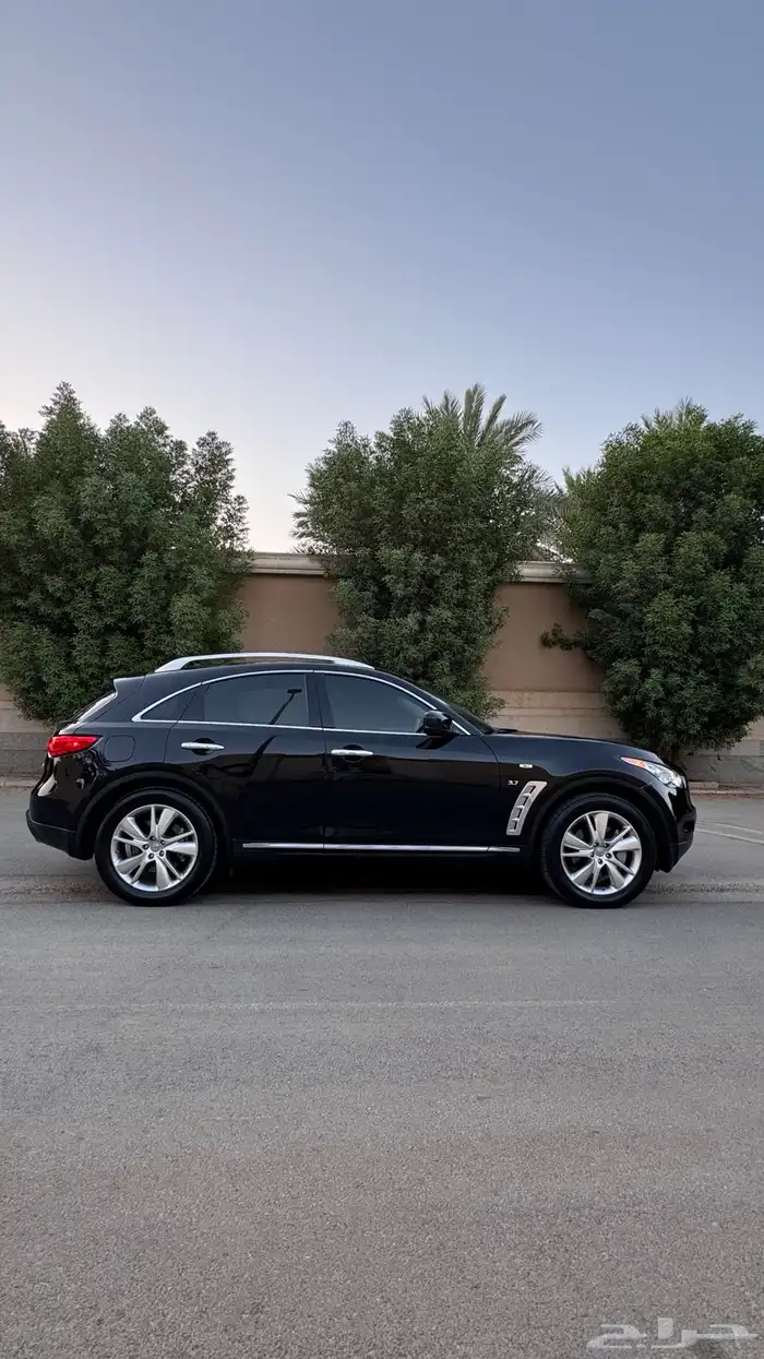 اسود QX70 انفنينتي ممشى قليل بدي بلد 1