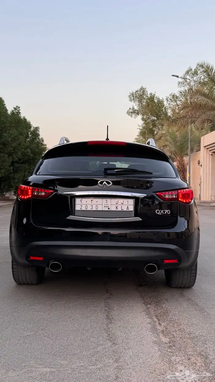 اسود QX70 انفنينتي ممشى قليل بدي بلد 2