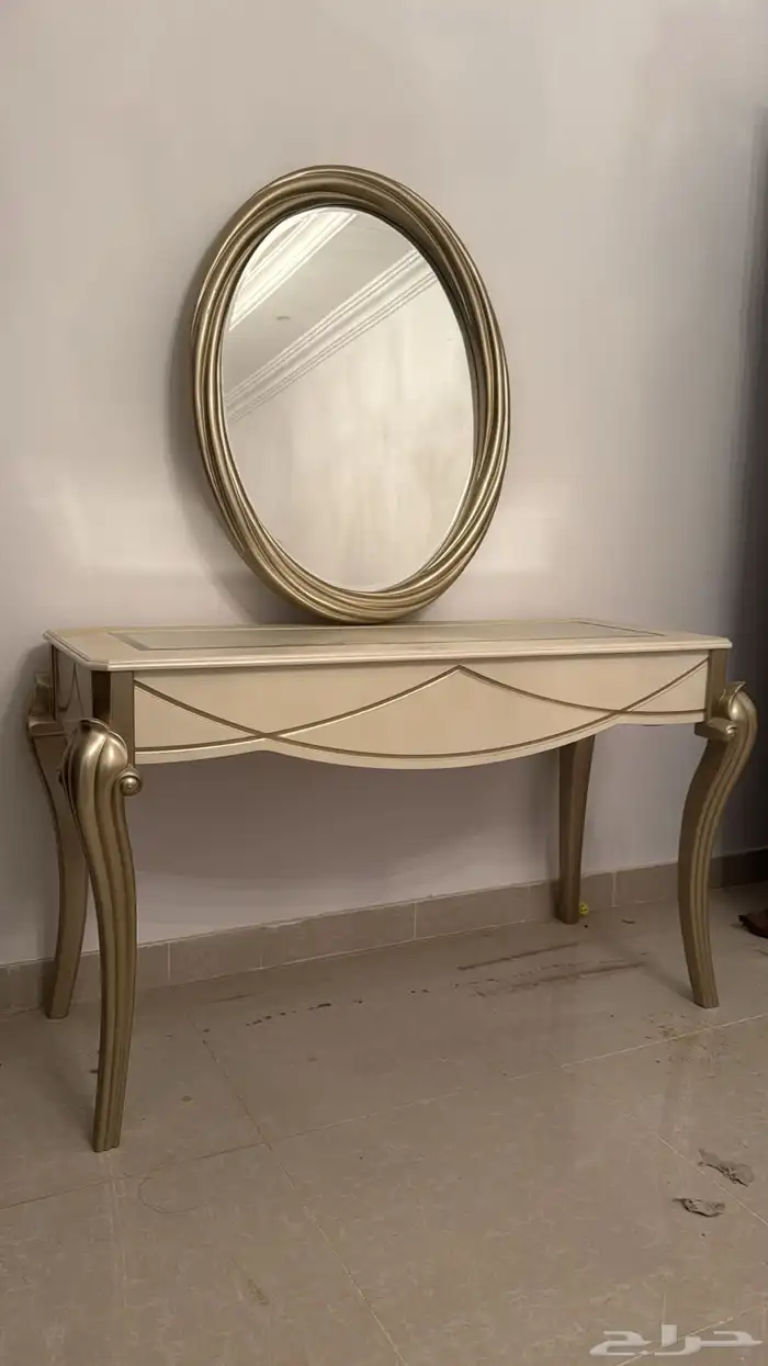 للبيع طاولة مدخل من هوم سنتر جديده 2