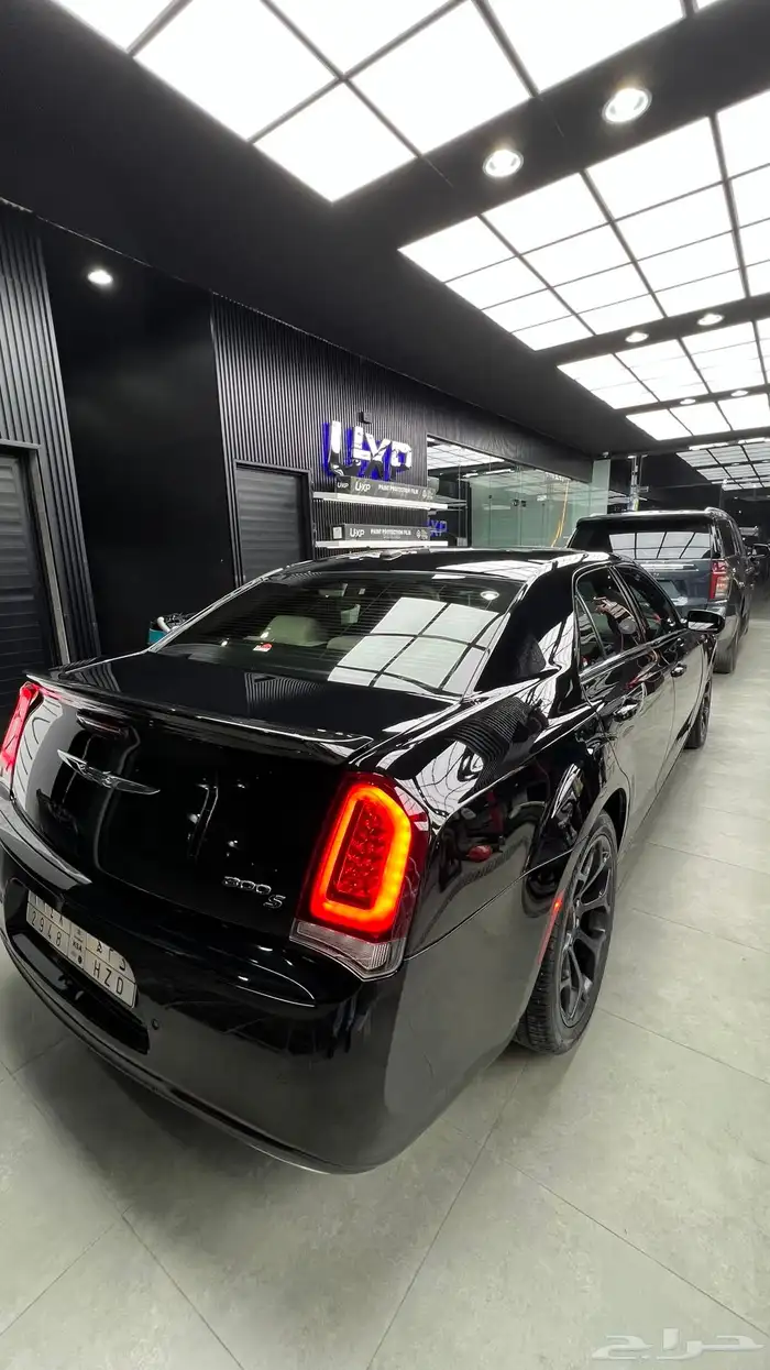 كرايسلر 2020 S300 أسود 8