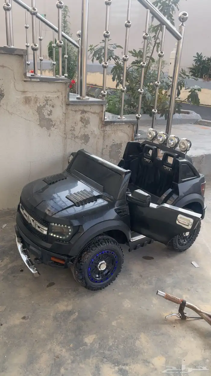 سياره اطفال صغيرة من عمر 3 إلى 12   مستعمله و على السوم 12