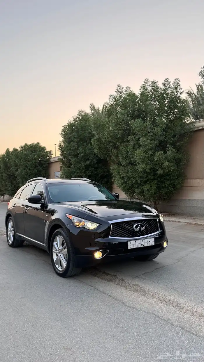 اسود QX70 انفنينتي ممشى قليل بدي بلد 0