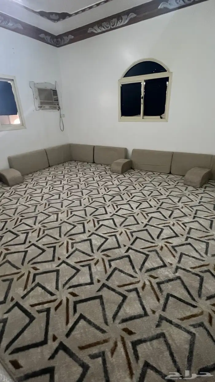 مكيف شغال شرط ومساند ضهر مع الفرشه 4 5 0