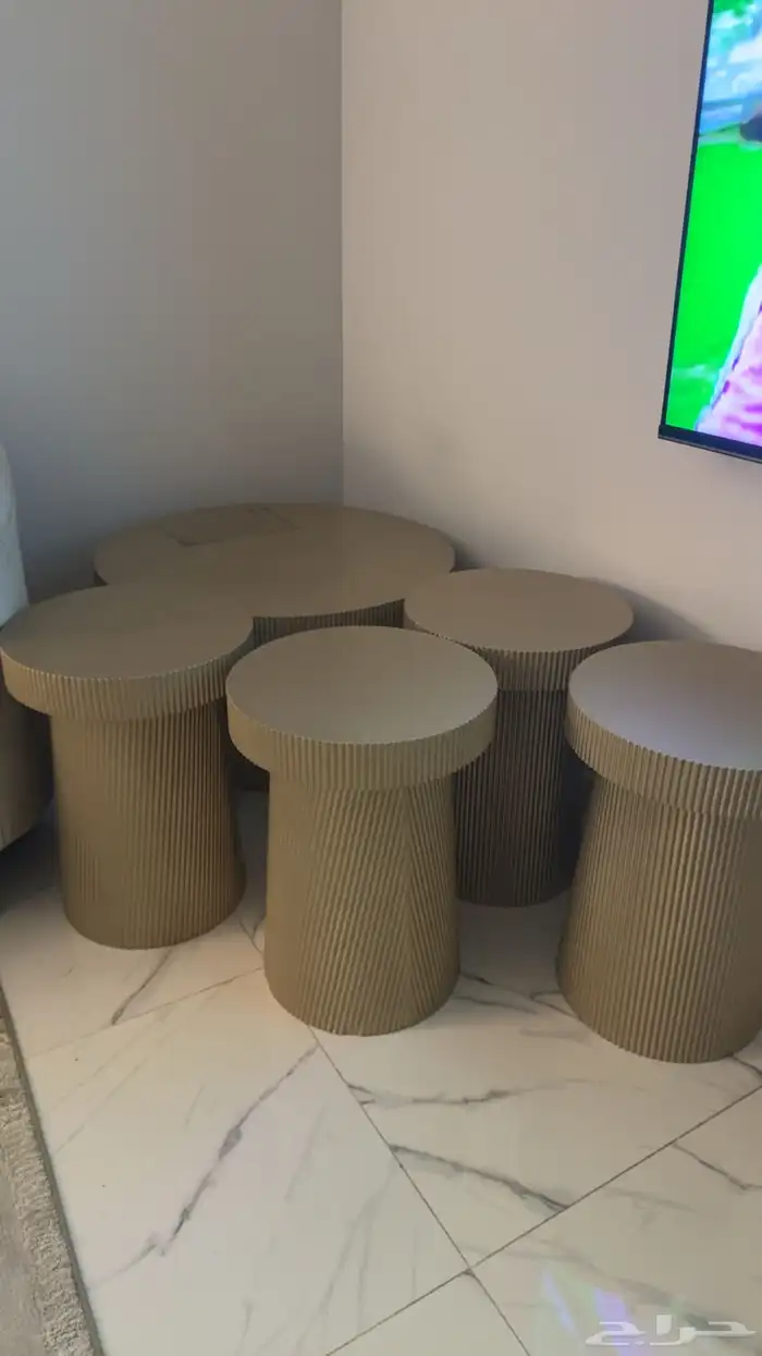 طاولات للبيع 0