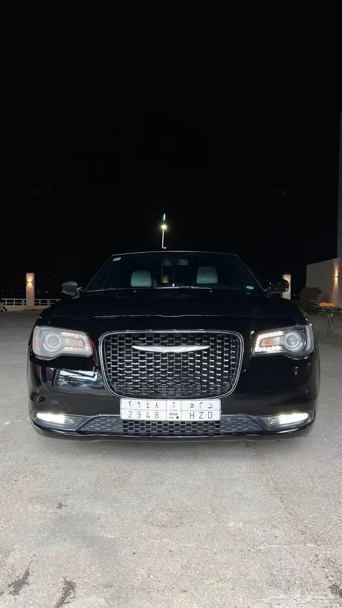 كرايسلر 2020 S300 أسود 4