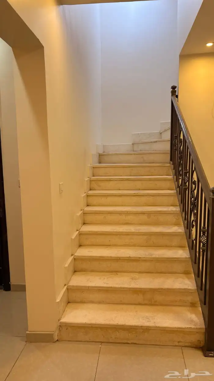 فله للبيع موقعها ممتاز جدا  حي الرانونا 13
