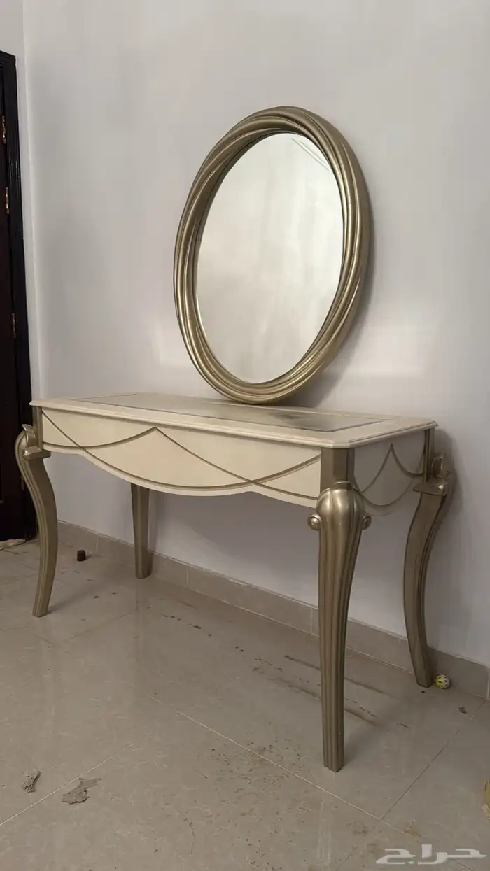 للبيع طاولة مدخل من هوم سنتر جديده 1