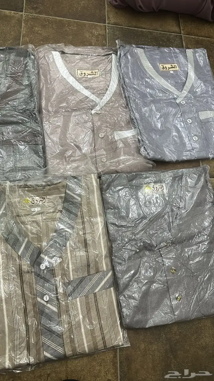 ثياب قمصان رجاليه ب40ريال جديده 0