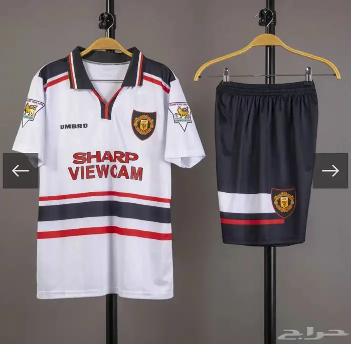 طقم و تشيرت مانشستر يونايتد كلاسيكي 0