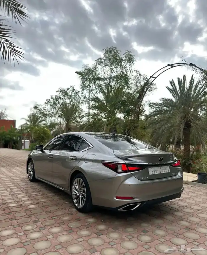 لكزس ES350 موديل 22 للبيع 2