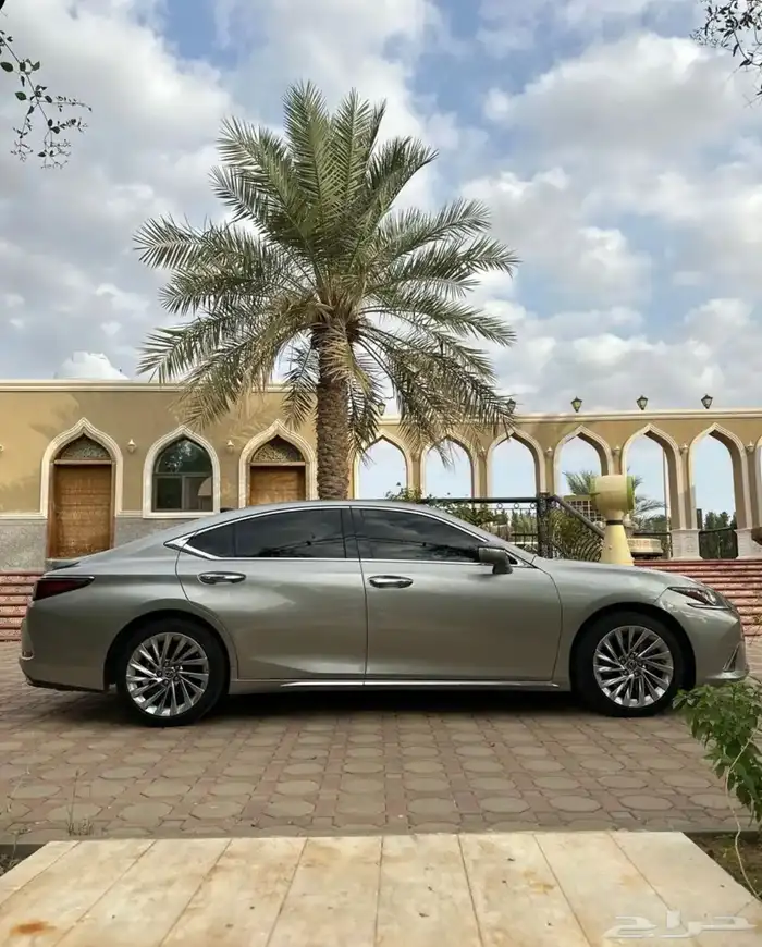 لكزس ES350 موديل 22 للبيع 8