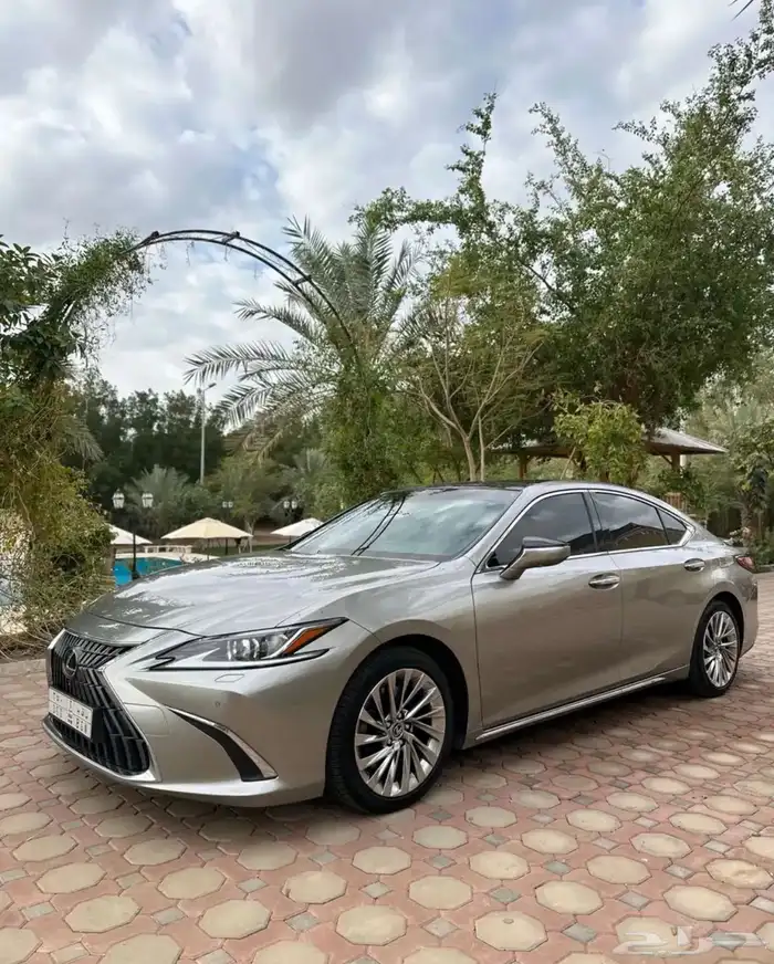 لكزس ES350 موديل 22 للبيع 3