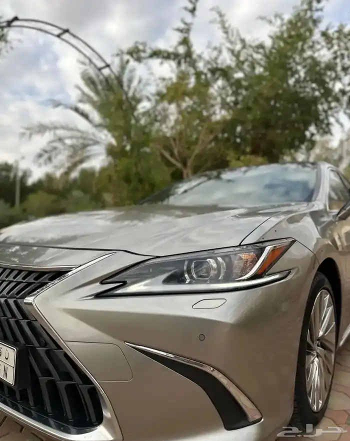 لكزس ES350 موديل 22 للبيع 4