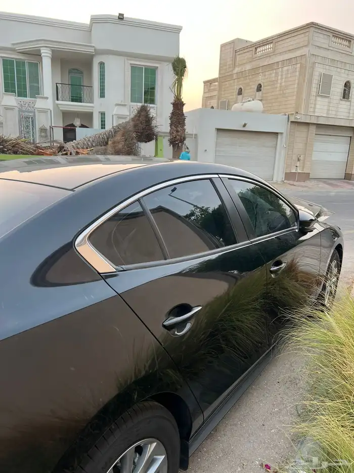 مازدا 3 2025 اللون أسود ملكي 4