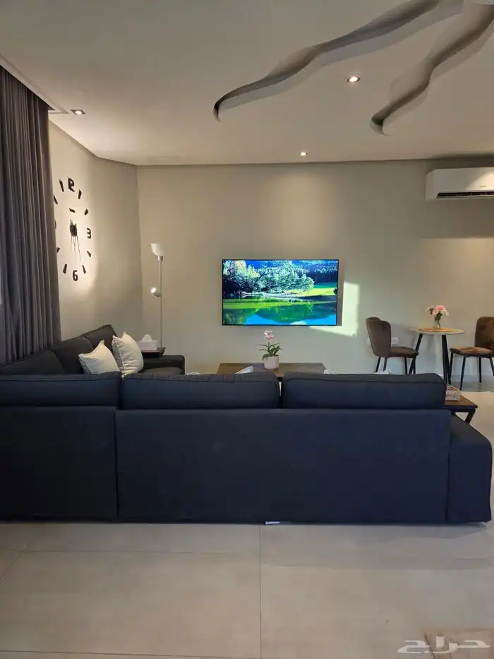 شقة مفروشة فاخرة للايجار الشهري بحي النهضة 5