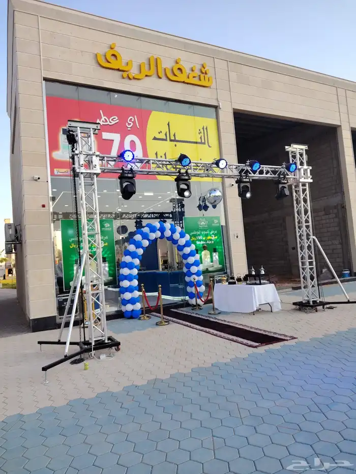 قوس بلونات ابيض واخضر  بمناسبة اليوم الوطني 1