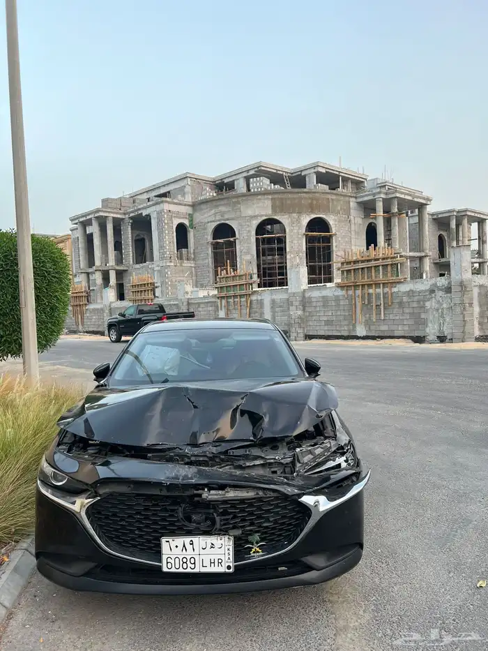 مازدا 3 2025 اللون أسود ملكي 5