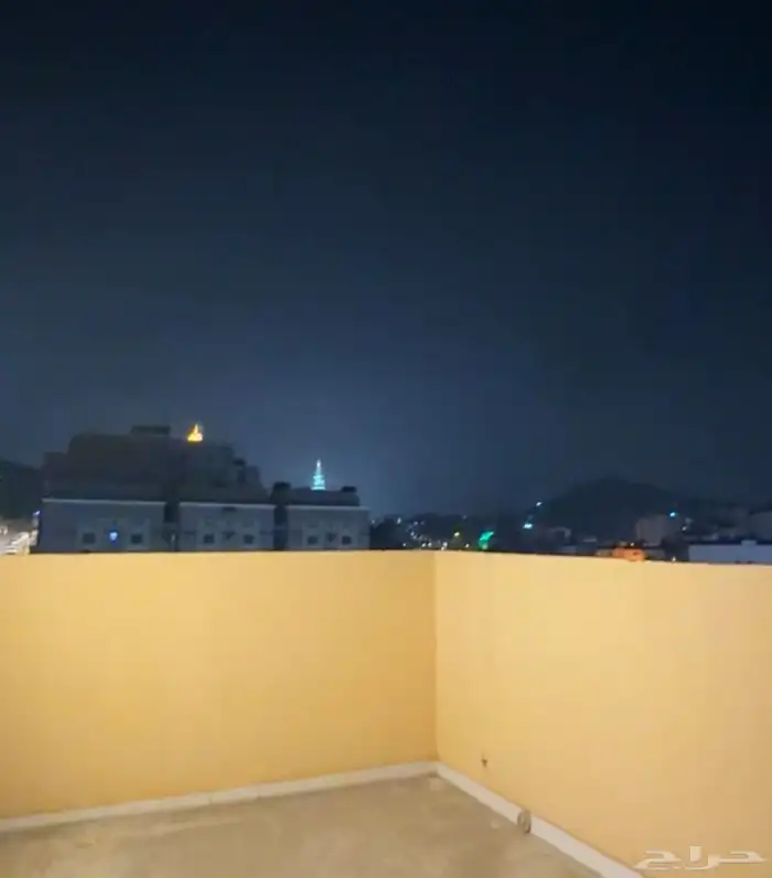 شقة روف للبيع بحي بطحاء قريش 3