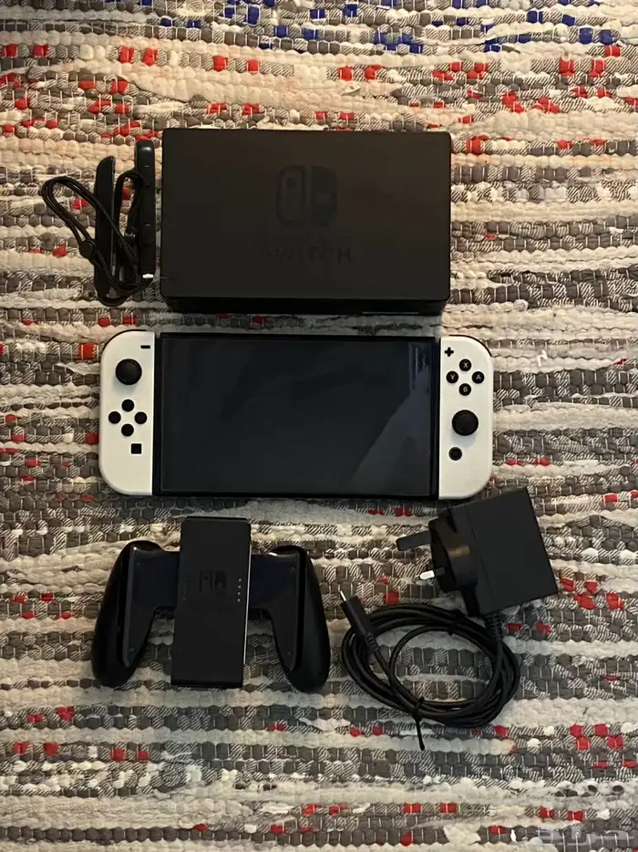 نينتندو سويتش اوليد مع كامل ملحقاته واشرطه 9