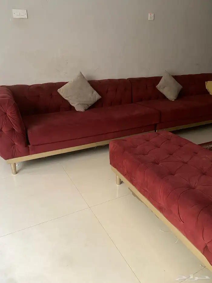 كنب متصل مع بشبه جديدمع بف وسجادسفنجه ربل فوم بحاله الجديد 1