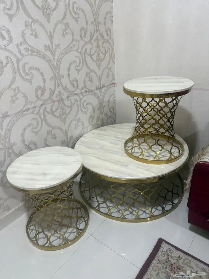 طاولة قهوة مع ملحقاتها 0