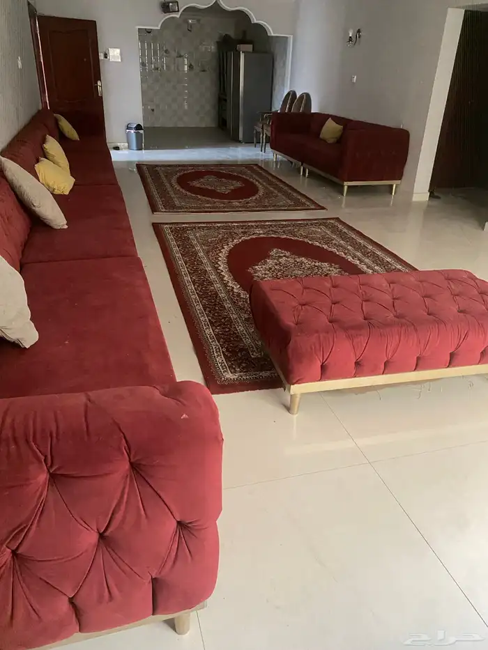 كنب متصل مع بشبه جديدمع بف وسجادسفنجه ربل فوم بحاله الجديد 0