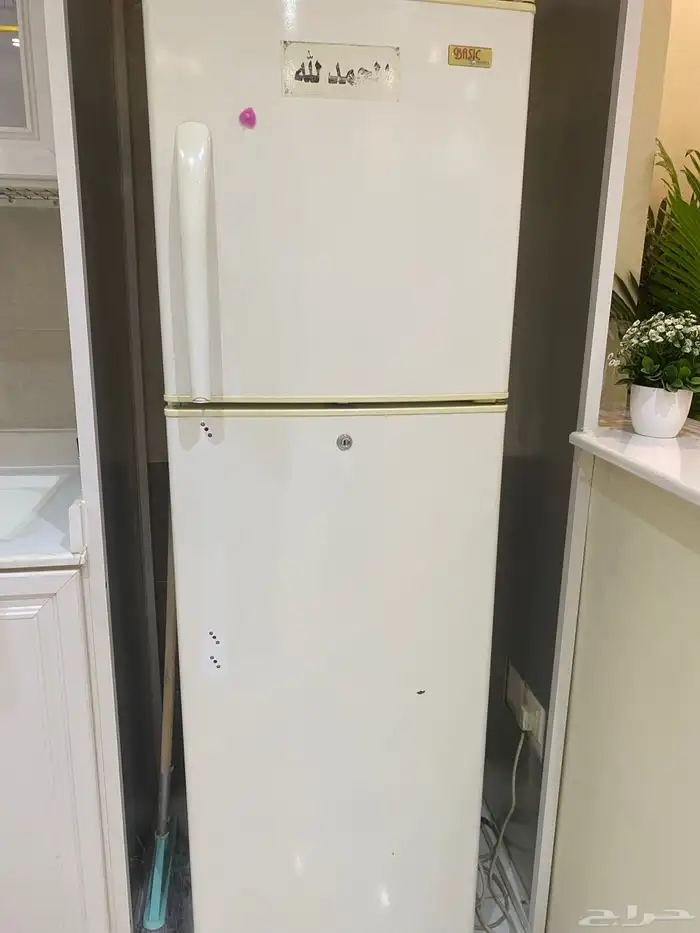 ثلاجة وطاولت طعام محايل عسير 2