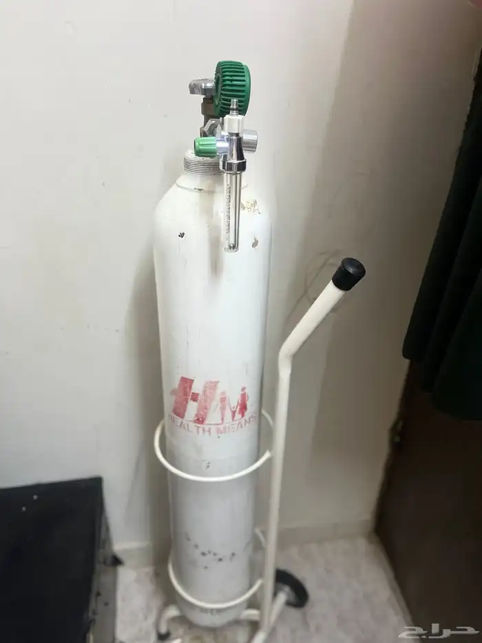 اسطوانة اكسجين مليانه ومعها عربيه بس الساعه يبيلها تغيير 1