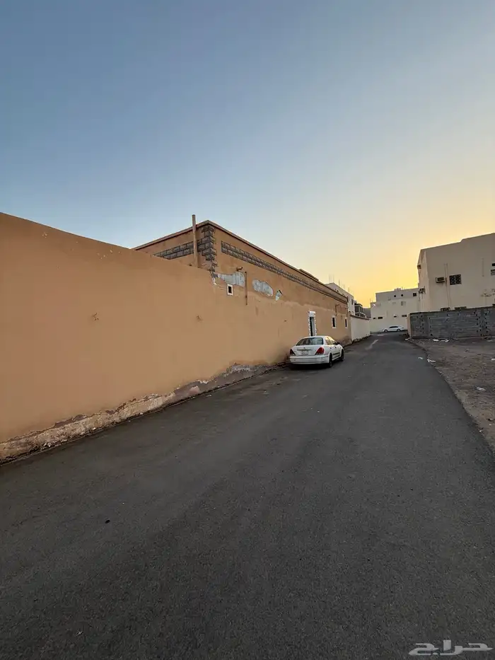 ارض مسورة للبيع في ت5 العزيزية المدينة 9