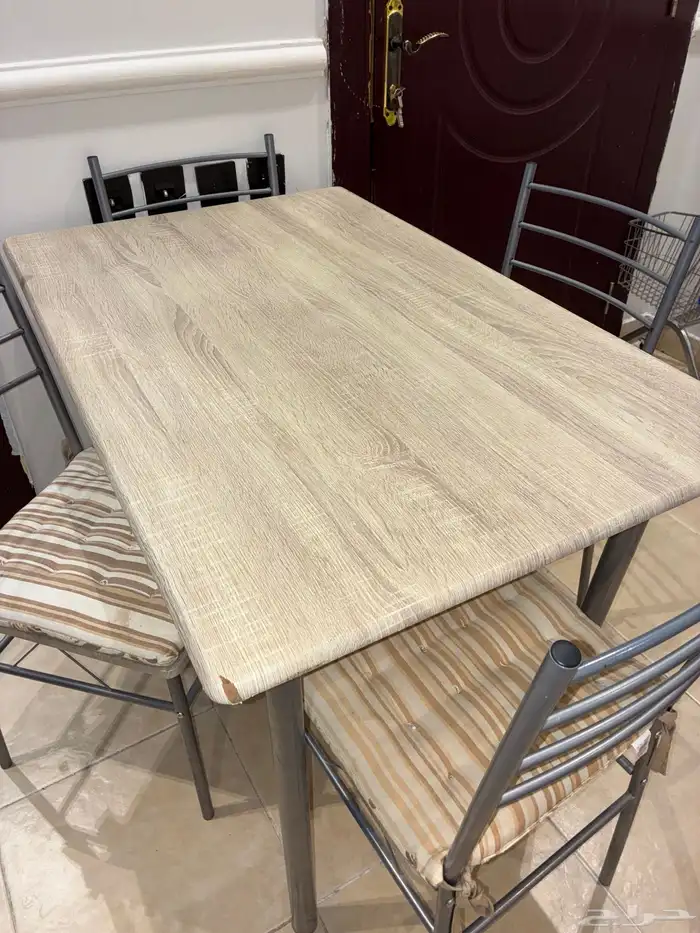 A 4-Seater Dining Table for Sale (From HomeBox) 1