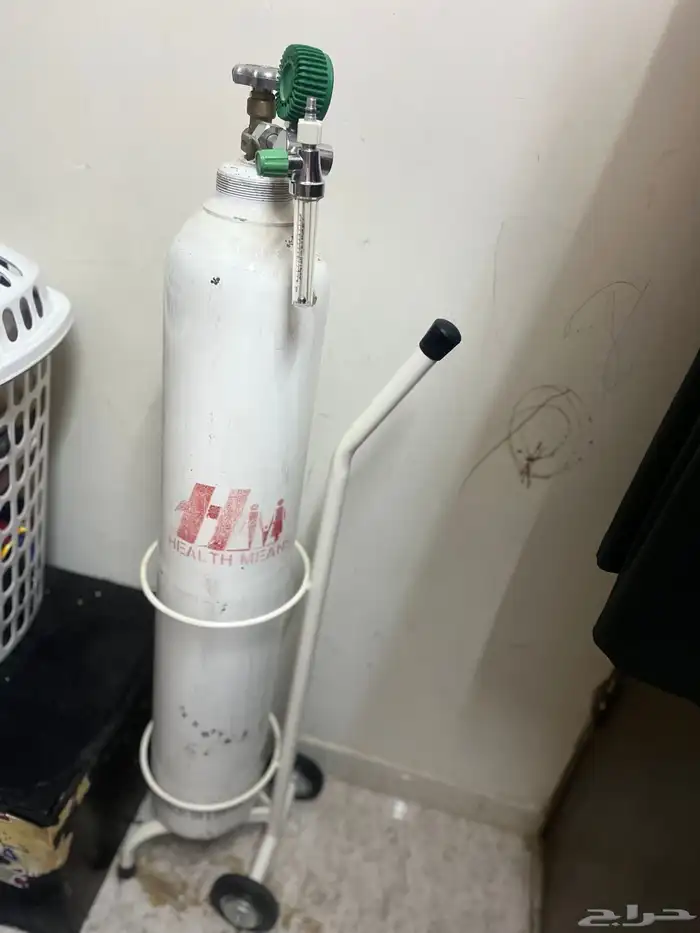 اسطوانة اكسجين مليانه ومعها عربيه بس الساعه يبيلها تغيير 3