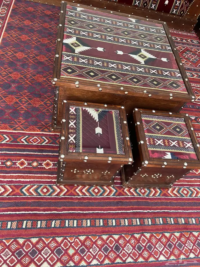 مجلس شعبي للون احمر ملكي 3