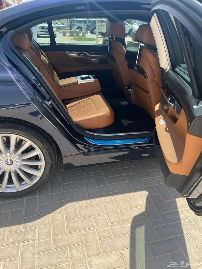 بي ام دبليو 740 الناغي مخزنه 2016 38