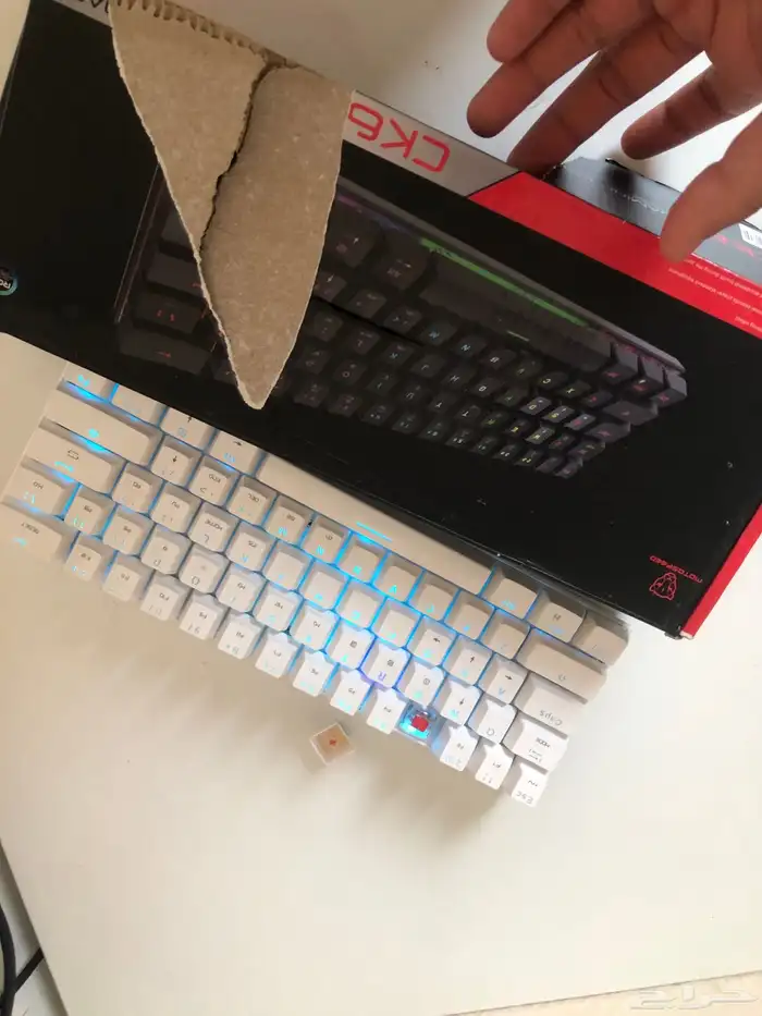 كيبورد k66 سوتش 3 مكسور بس يشتغل والباقي سليم 4