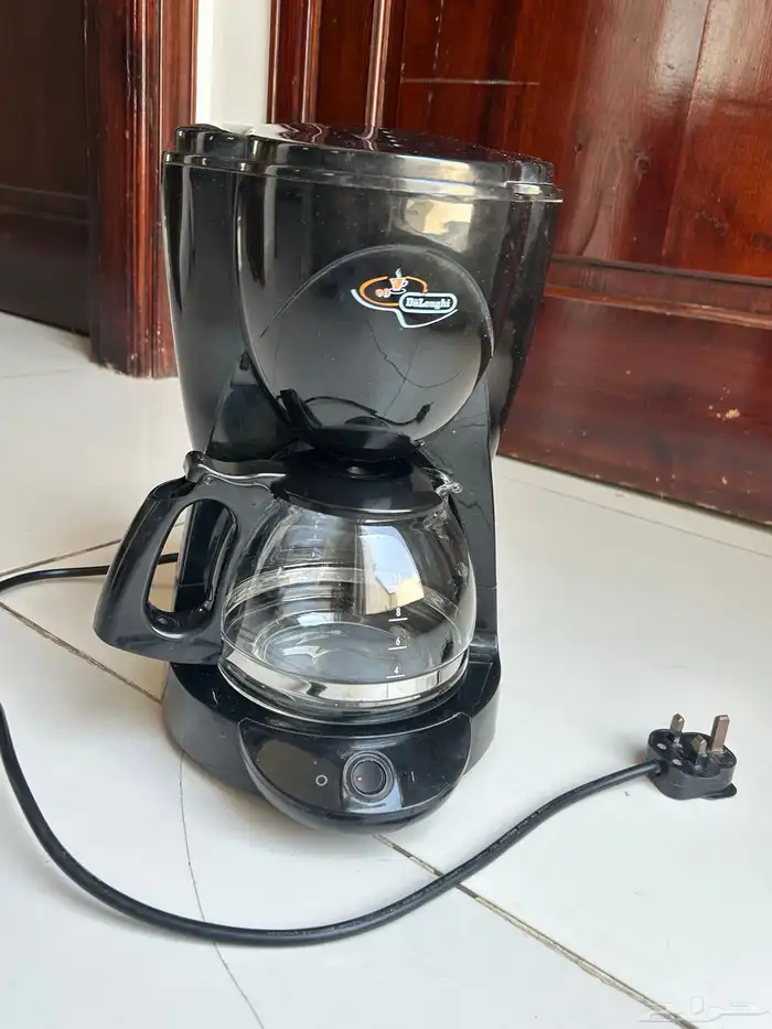 آلة قهوة delonghi نظيفه بحالة جيده 0