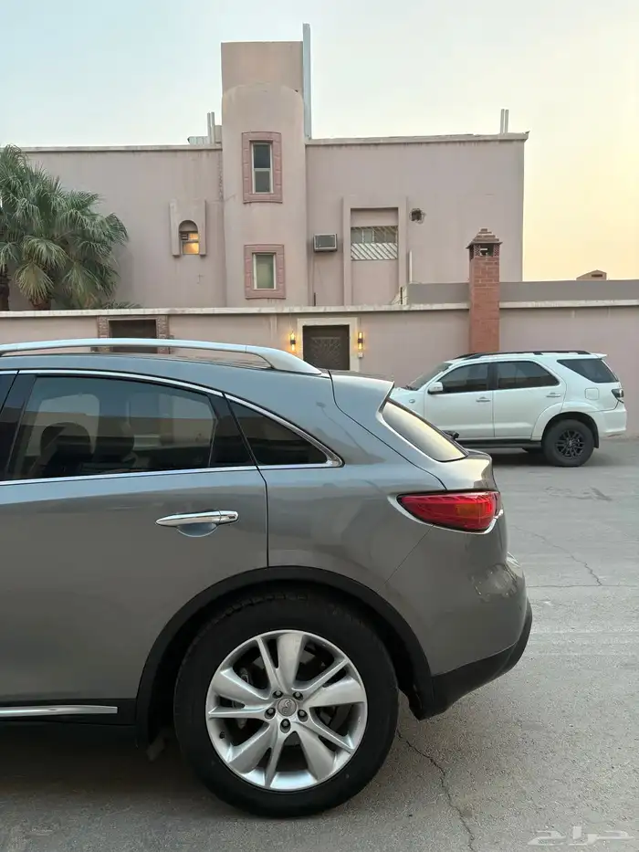 انفنتي QX70 9