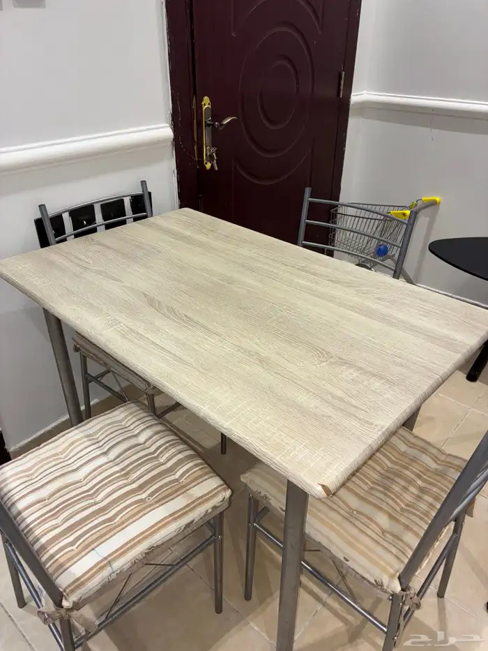 A 4-Seater Dining Table for Sale (From HomeBox) 2