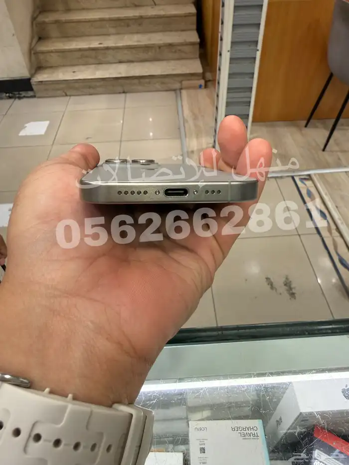 للبيع ايفون 15 برو 128 مستخدم نظيف 5