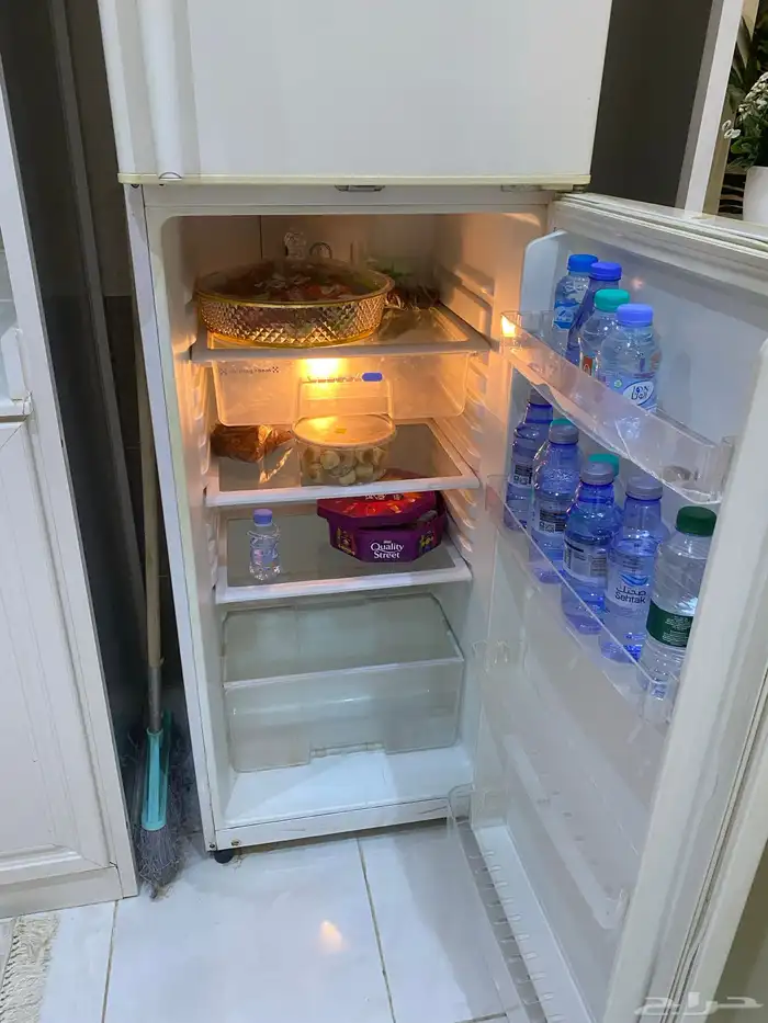 ثلاجة وطاولت طعام محايل عسير 3