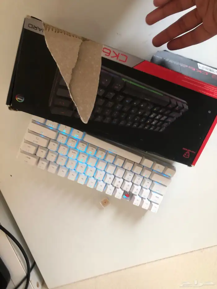 كيبورد k66 سوتش 3 مكسور بس يشتغل والباقي سليم 1