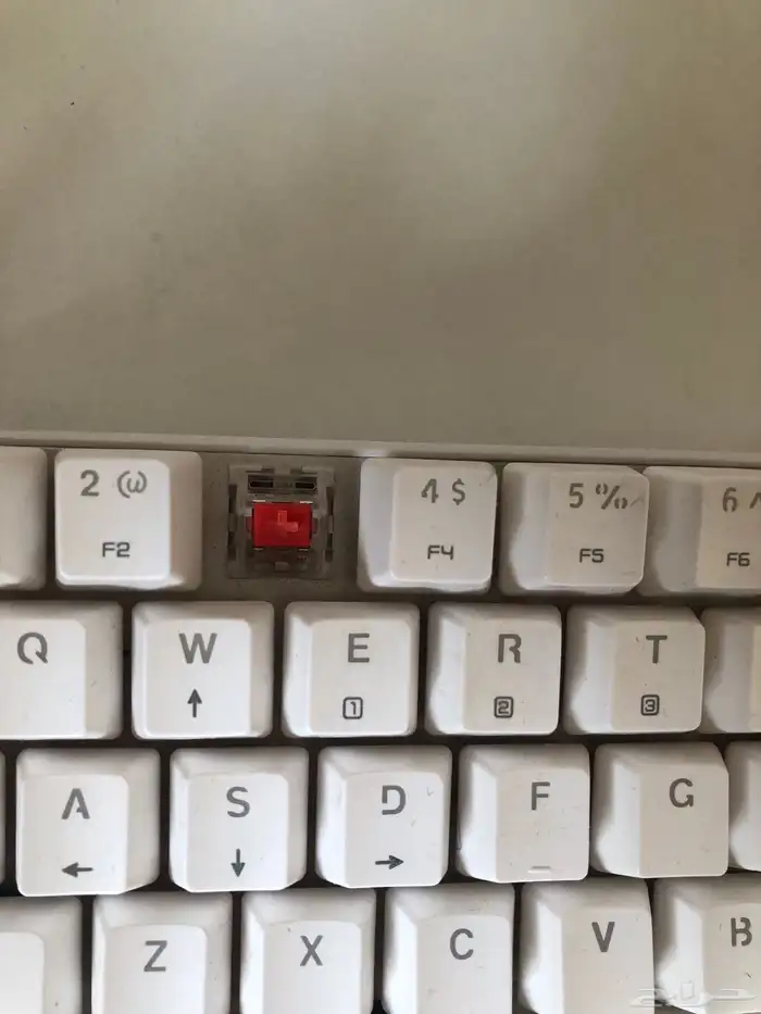 كيبورد k66 سوتش 3 مكسور بس يشتغل والباقي سليم 3