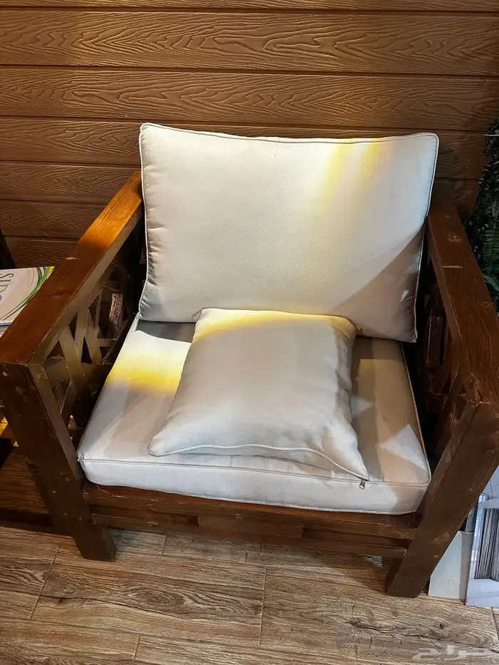 2 كرسي حدائق خشب قوي وممتاز شبه جديد للبيع 0