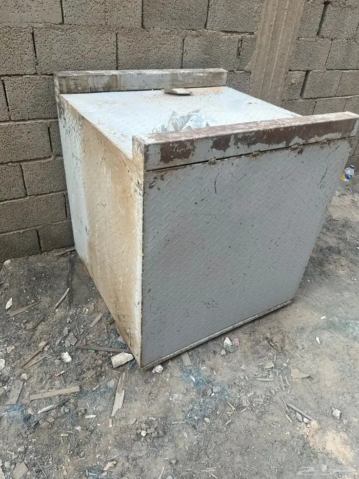 ابواب حديد ومضخة وصندوقين حديد 9