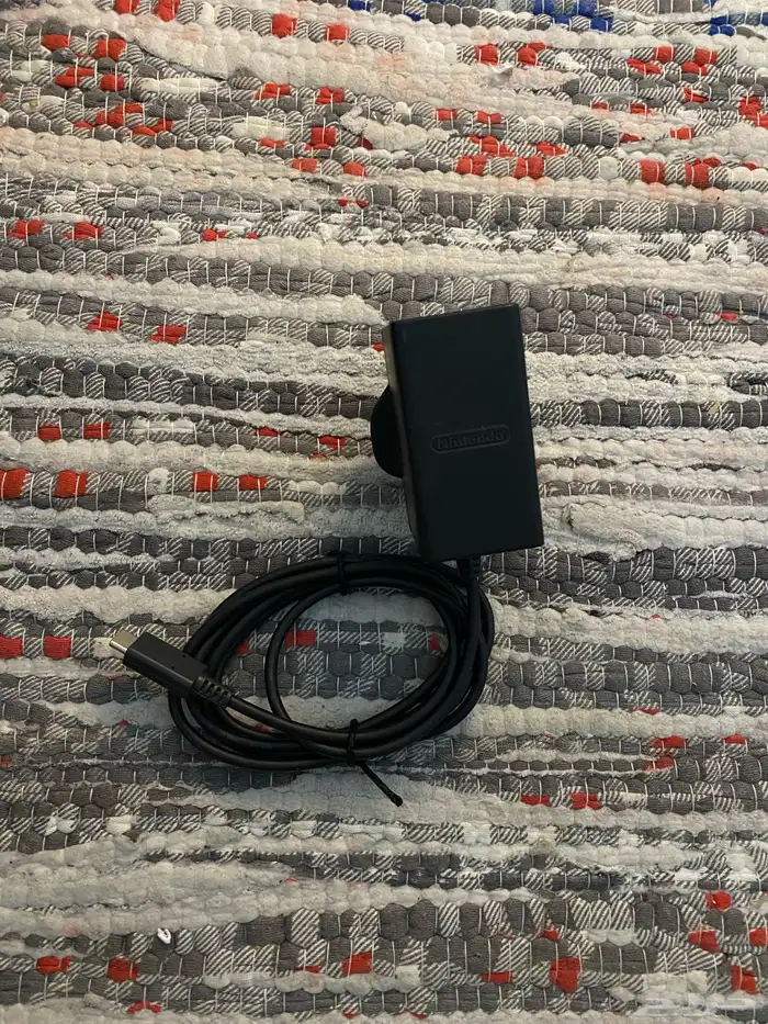 نينتندو سويتش اوليد مع كامل ملحقاته واشرطه 8