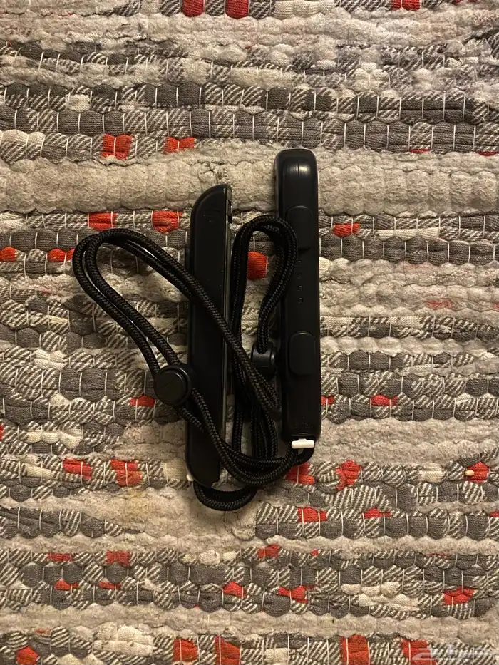 نينتندو سويتش اوليد مع كامل ملحقاته واشرطه 4