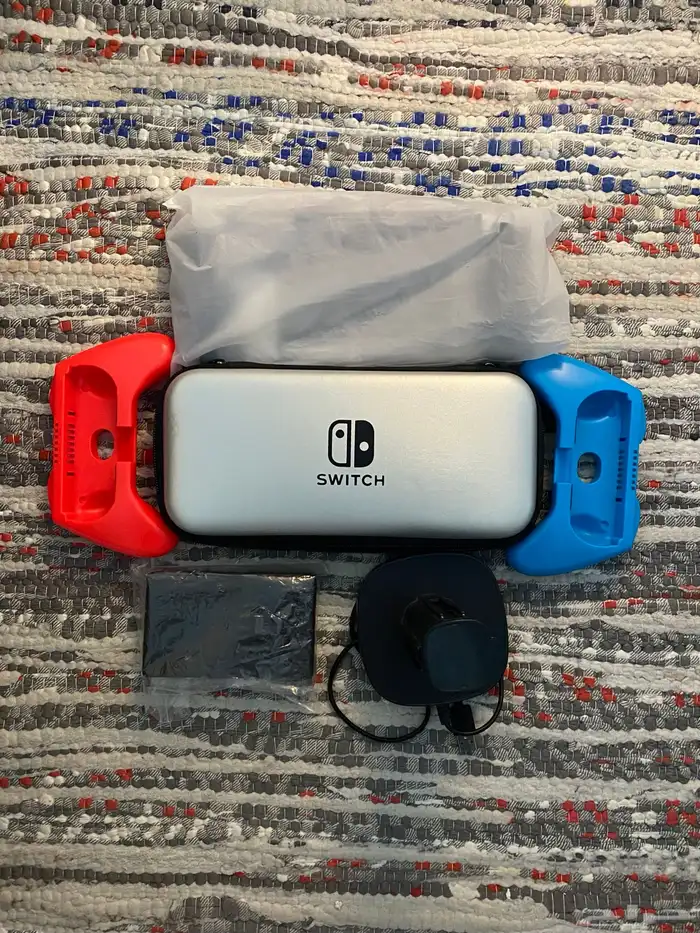 نينتندو سويتش اوليد مع كامل ملحقاته واشرطه 15